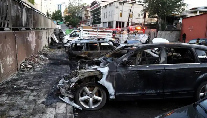 Sanayide Tamir Bekleyen Araçlar Yangınla Küle Döndü!