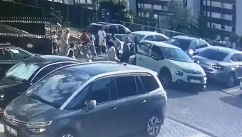 Eşi ve Yakınlarını Arabayla Ezdi: Korkunç Olayın Sebepleri Neler?