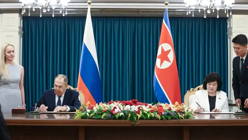 Lavrov ve Kuzey Koreli Mevkidaşı: İkili İlişkilerde Yeni Dönem Başlıyor