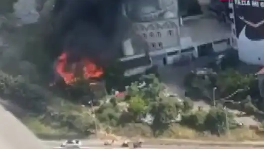 Kağıthane'de Korkutan Yangın: Gökyüzünü Saran Duman Manzarası