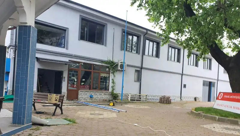 Tabela Takarken 3 Metre Yükseklikten Düşen İşçi Hastanelik Oldu