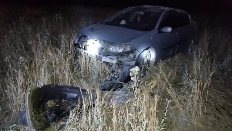 Burdur'da Otomobil Tarlaya Uçtu: İki Kişi Yaralandı, Olayın Sebepleri Ne?