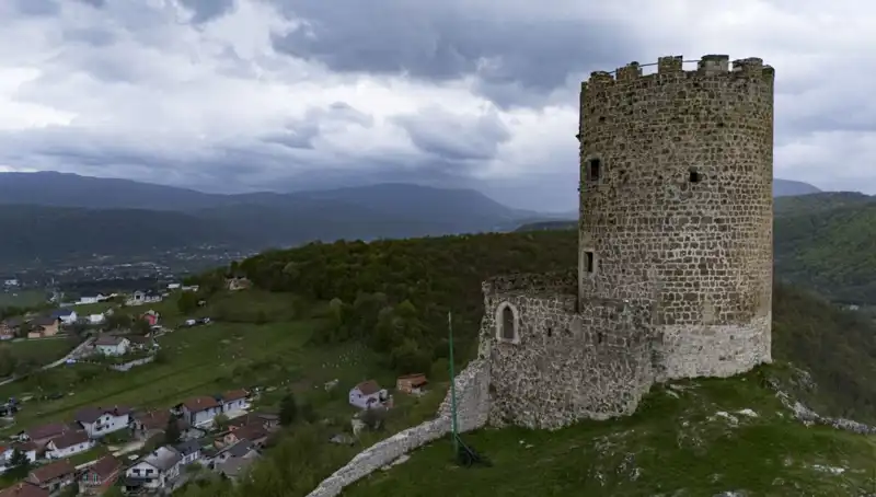 Sokolac Kalesi: Bosna-Hersek’in Tarihinde Zamanın İzleri