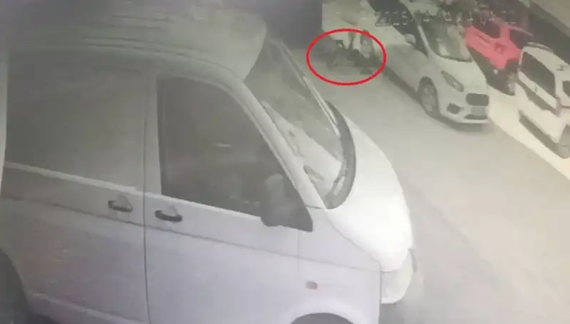 Genç Bisikletçi Kaza Tehlikesini Nasıl Atlatıyor?