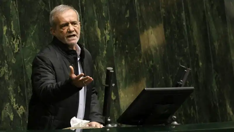 İran Cumhurbaşkanı Yardımcısı’nın Lüks Tatili, Ekonomik Krizle Mücadele Eden Halkı Daha da Kızdırdı