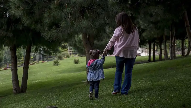 Yargıtay'dan Hayatı Değiştiren Koruyucu Aile Kararı: Aylık İki Görüşme Hakkı