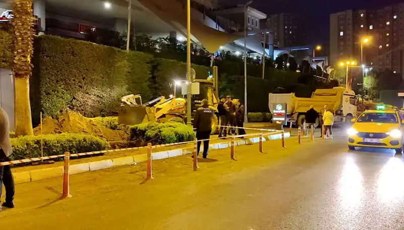 AVM Girişinde Doğalgaz Kaçağı Paniği: Alışveriş Keyfi Kısa Süreliğine Gölgede Kaldı