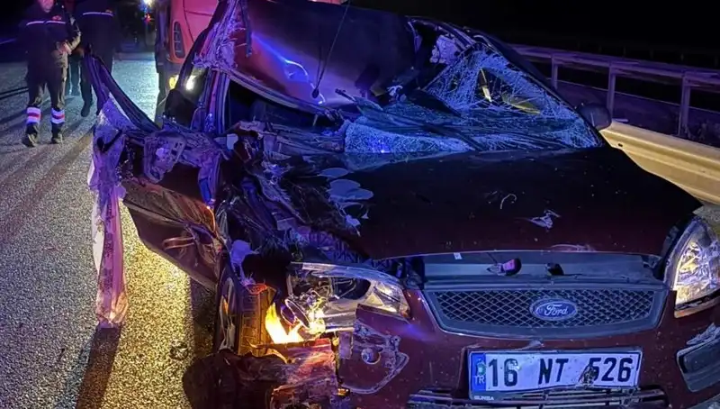 Afyonkarahisar'da Otomobil ve TIR Çarpıştı: Feci Kaza 4 Yaralı