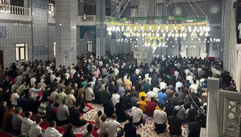 İlk Bayram Namazı Iğdır'da Coşkuyla Kılındı: Duygular ve Gelenekler