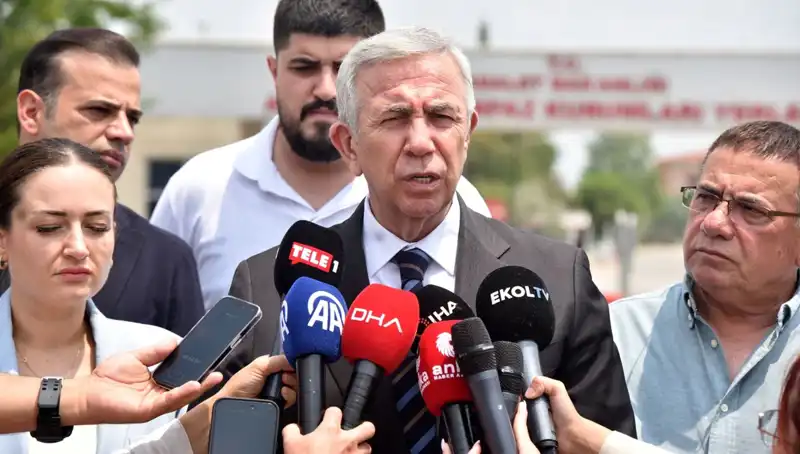 Mansur Yavaş, Muhittin Böcek’i Ziyaret Etti: İşbirlikleri ve Gelecek Projeleri Konuşuldu