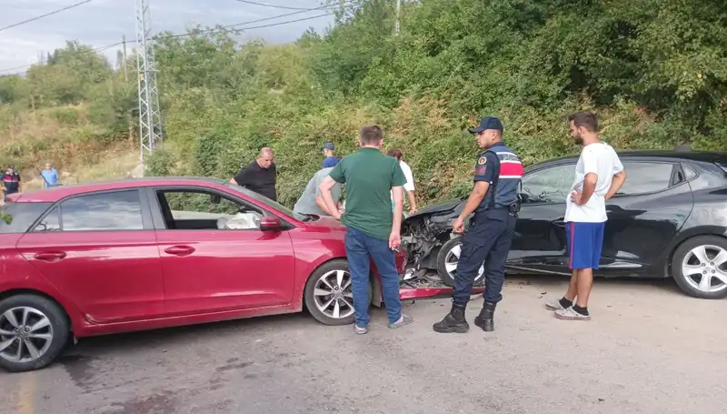Karamürsel'de Meydana Gelen Trafik Kazasında Dört Kişi Yaralandı