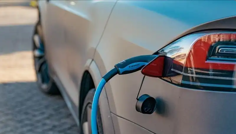 Elektrikli Araç Satışlarında Düşüş: Nedenleri ve Gelecek Tahminleri