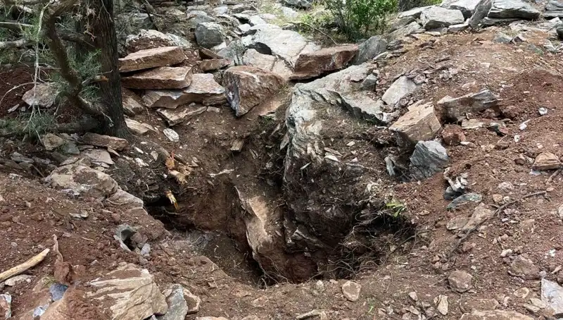 Eski Vali ve Emekli Albay Define Ararken Polisle Yüz Yüze Geldi