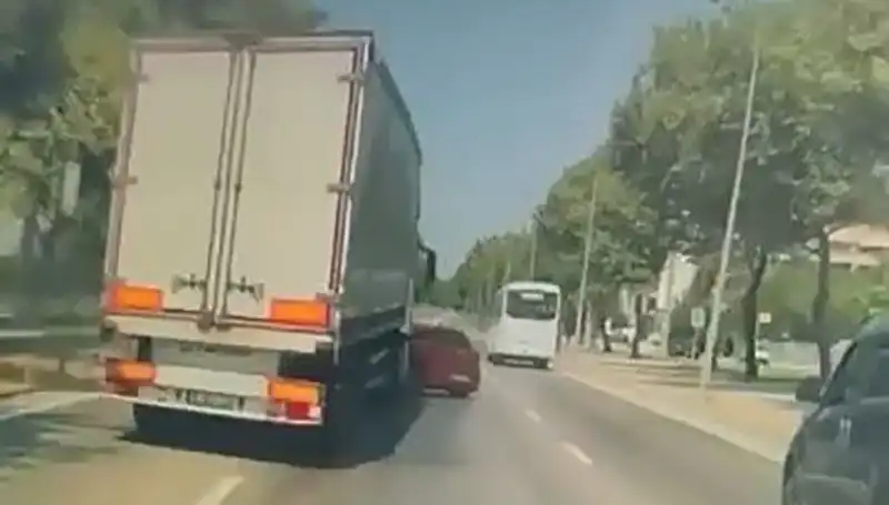Bursa'da Kör Nokta Kazası: Güvenlik Önlemleri Yetersiz mi?