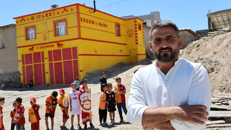 Fanatik Taraftar Evini Icardi ve Osimhen ile Süsledi: Futbol Tutkusuna Eşlik Eden Tasarım