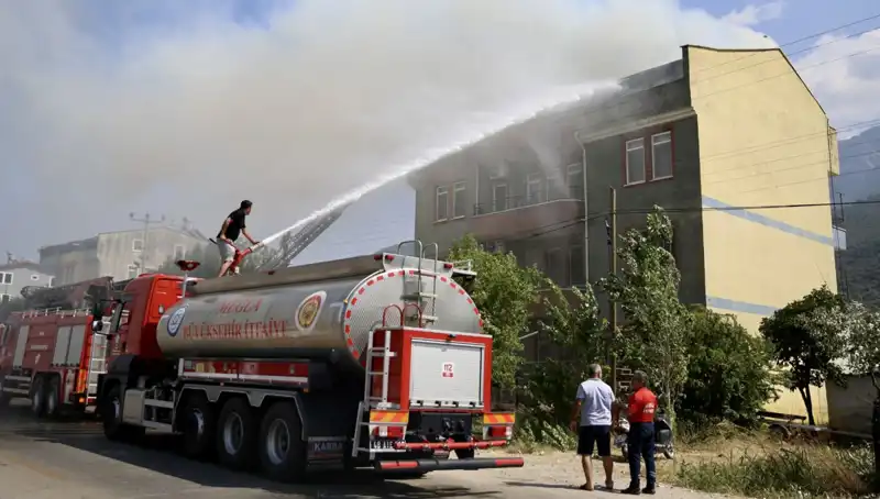 Çatı Katı Yangını Kent Merkezinde Panik Yarattı: Olayın Detayları Neler?