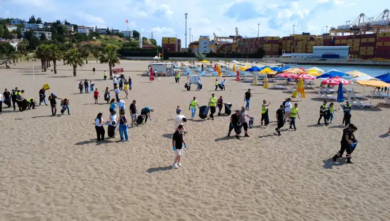 Plajlarda Çevre Temizliği: Gönüllülerden Önemli Adım