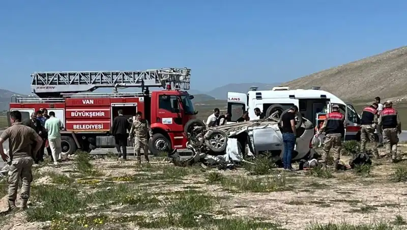 Van'da Feci Kaza! 4 Kişi Hayatını Kaybetti, 2 Kişi Yaralı