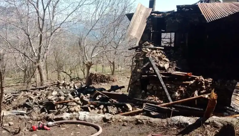 Karaman'da Müstakil Evde Yangın: Hayatını Kaybeden ve Yaralı Var