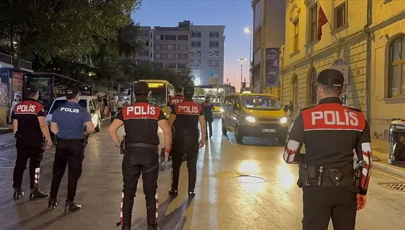 Megakentte Güvenlik Operasyonu: 4 Saat İçinde Yüzlerce Gözaltı!