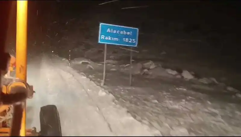 Antalya'da Beklenmedik Kar Sürprizi: Yaz Aylarında Kış Manzarası!