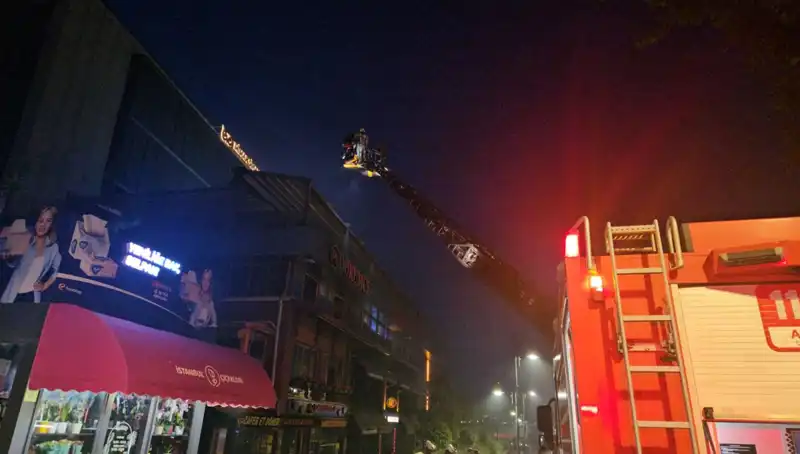 Beşiktaş'ta 3 Katlı Restoranda Korkutan Yangın: Olayın Detayları