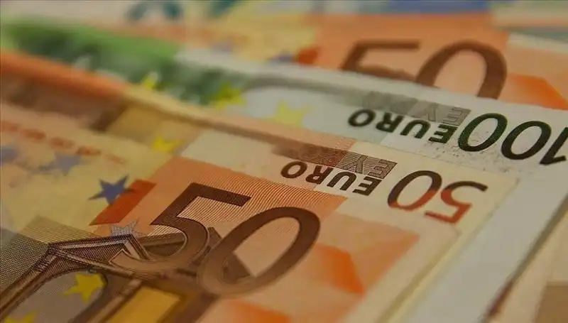 Euro’nun Zirvedeki Dalgalanması: Neden İniş Başladı?