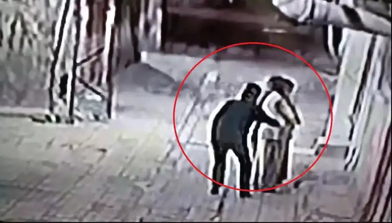 Polisler Pazarcı ve Simitçi Kılığına Girdi: Kapkaççılara Flaş Operasyon