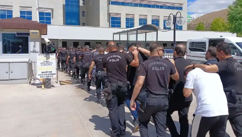 Ankara'da Tehditlerle Haraç Kesen Çeteye Dev Operasyon: Avukatlar İle İlişkileri Ortaya Çıktı