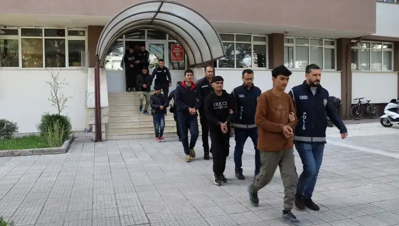 Türkiye'nin İki İlinde 21 Düzensiz Göçmen Operasyonu: Detaylar Ortaya Çıktı