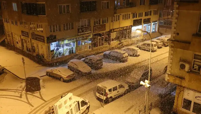Bir Günde İki Mevsim: Gece Kar, Sabah Bahar Rüzgarları