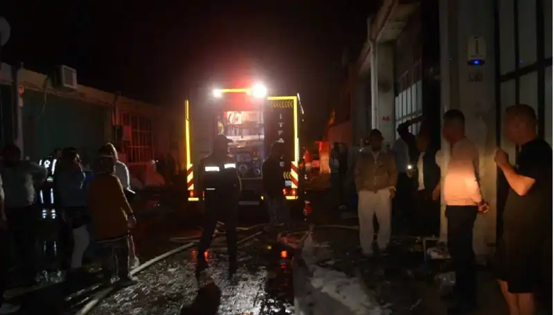 Gözlük Fabrikasında Çıkan Yangın Korkuttu, Paniğe Neden Oldu