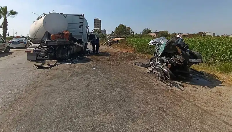 Adana'da Otomobil ve Kamyona Tanker Çarptı: Feci Kaza Anları