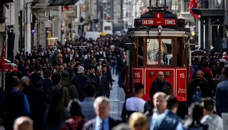 Türkiye'nin Nüfusu Hızla Artıyor: Demografik Değişim Neleri Getiriyor?