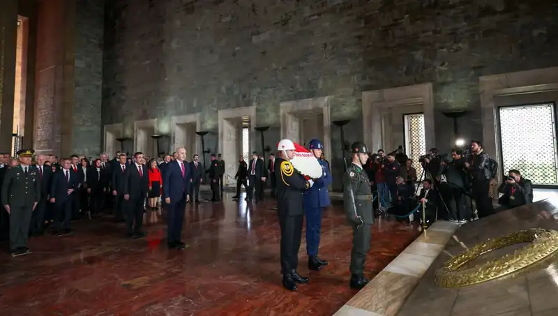 Anıtkabir'de Devlet Erkanının Duygu Dolu Anları ve Anma Töreni