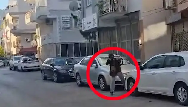 İzmir'de Silahlı Saldırı: Gerilim Dolu Anlar Sokaklarda Yaşandı