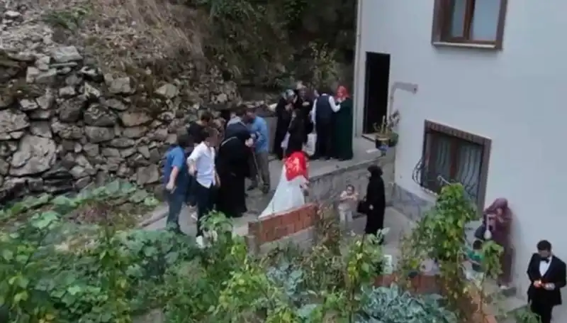 Düğün Eğlencesinden Kanlı Çığlıklar: Kurşunlar Sıktı, İnsanlar Feci Şekilde Kaçtı
