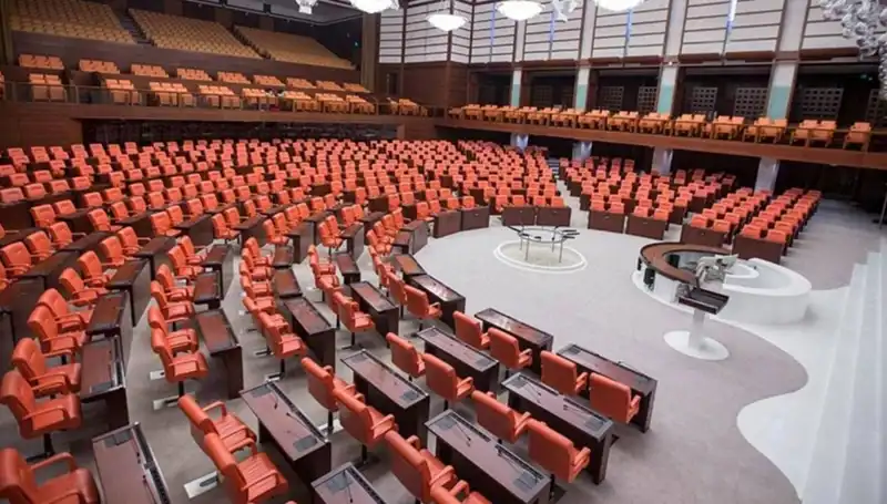 Siyasi Partilerin Bayramlaşma Programları Açıklandı: Politika Arenasında Sürprizler Bekleniyor