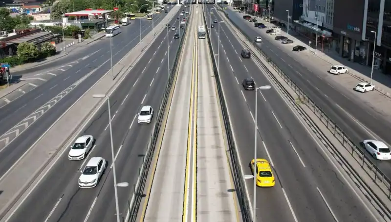 Bayramda İstanbul Yolları Boş Kaldı: Şehir Haremine Mahsus Bir Manzara