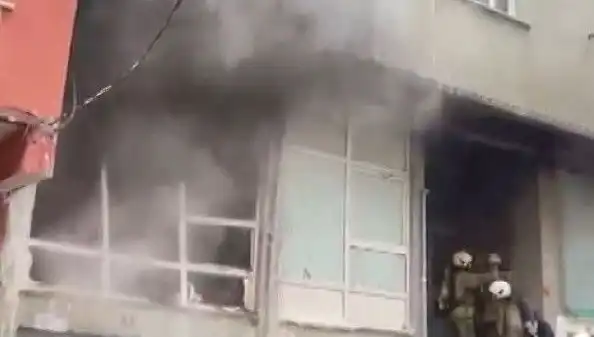 İstanbul'da Beş Katlı İş Yerinde Yangın: Panik ve Kurtarma Çabaları