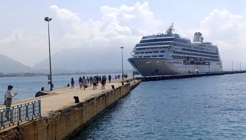 ABD'li Turistler Alanya'yı Kruvaziyerle Keşfe Çıktı!