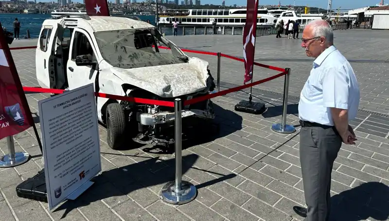15 Temmuz 2016: Tankların Ezdiği Otomobillerle Demokrasi Mücadelesi Anlatılıyor